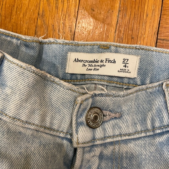 NWOT Abercrombie the 90's Straight Low Rise Jeans - Picture 2 of 3